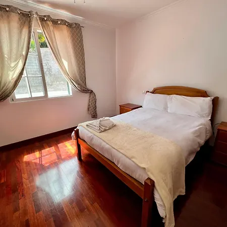 Βίλα Classic Tranquil Madeiran 4-bedroom *