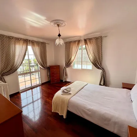 Classic Tranquil Madeiran 4-bedroom Βίλα