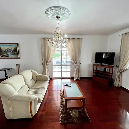 Classic Tranquil Madeiran 4-bedroom Φουνκάλ