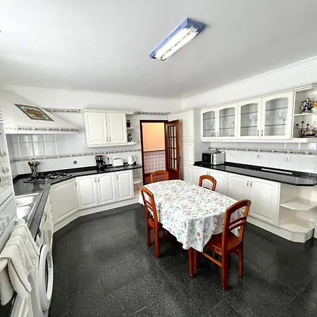 Classic Tranquil Madeiran 4-bedroom Willa Funchal (Madeira)