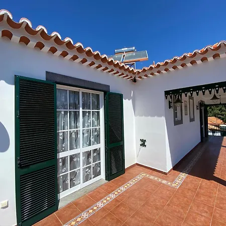 Classic Tranquil Madeiran 4-bedroom Вилла *