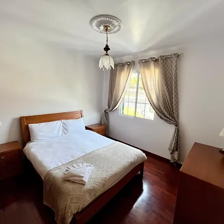 Classic Tranquil Madeiran 4-bedroom 푼샬