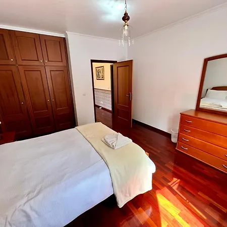 Classic Tranquil Madeiran 4-bedroom Фуншал