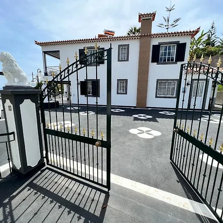 Classic Tranquil Madeiran 4-bedroom Вилла