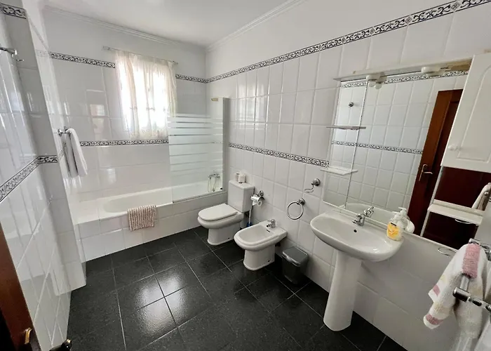 Classic Tranquil Madeiran 4-bedroom * 丰沙尔