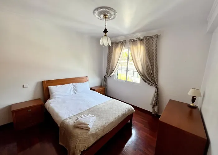 Classic Tranquil Madeiran 4-bedroom 丰沙尔