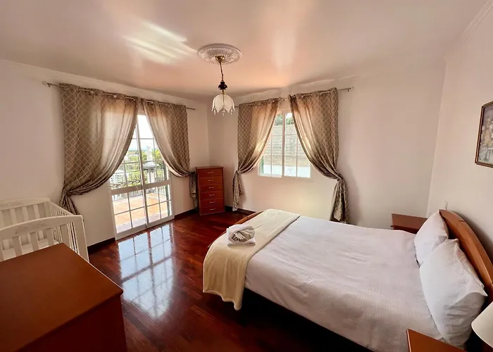 Classic Tranquil Madeiran 4-bedroom 别墅