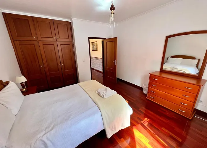 Classic Tranquil Madeiran 4-bedroom פונשל