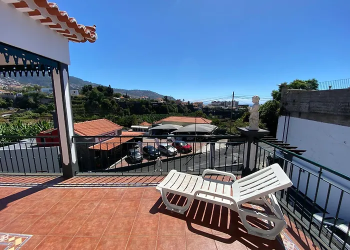 Classic Tranquil Madeiran 4-bedroom וילה