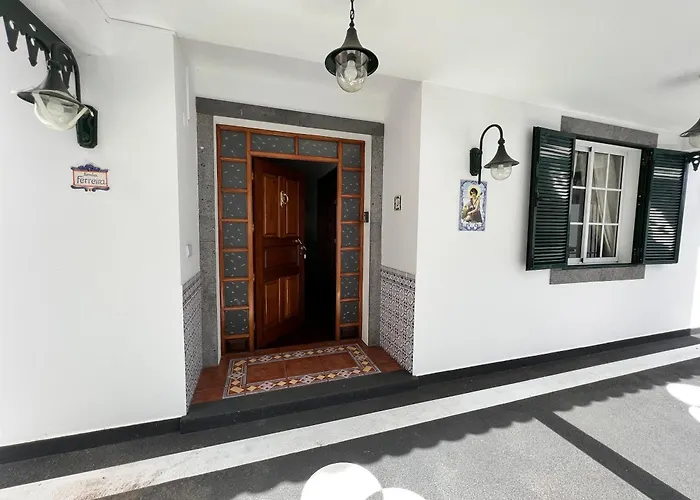 וילה Classic Tranquil Madeiran 4-bedroom פונשל