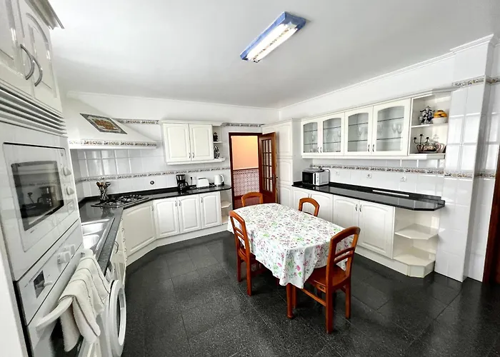 Classic Tranquil Madeiran 4-bedroom 别墅 丰沙尔