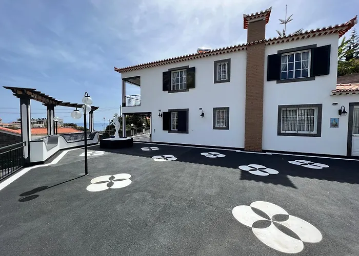 Classic Tranquil Madeiran 4-bedroom