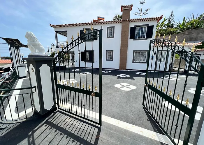 Classic Tranquil Madeiran 4-bedroom 别墅