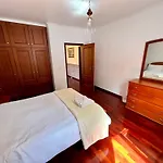 Classic Tranquil Madeiran 4-bedroom Фуншал