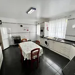 Classic Tranquil Madeiran 4-bedroom Фуншал