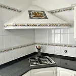 Classic Tranquil Madeiran 4-bedroom * Фуншал
