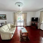 Classic Tranquil Madeiran 4-bedroom Фуншал