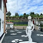 Classic Tranquil Madeiran 4-bedroom Вилла *