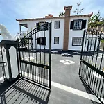 Classic Tranquil Madeiran 4-bedroom Вилла